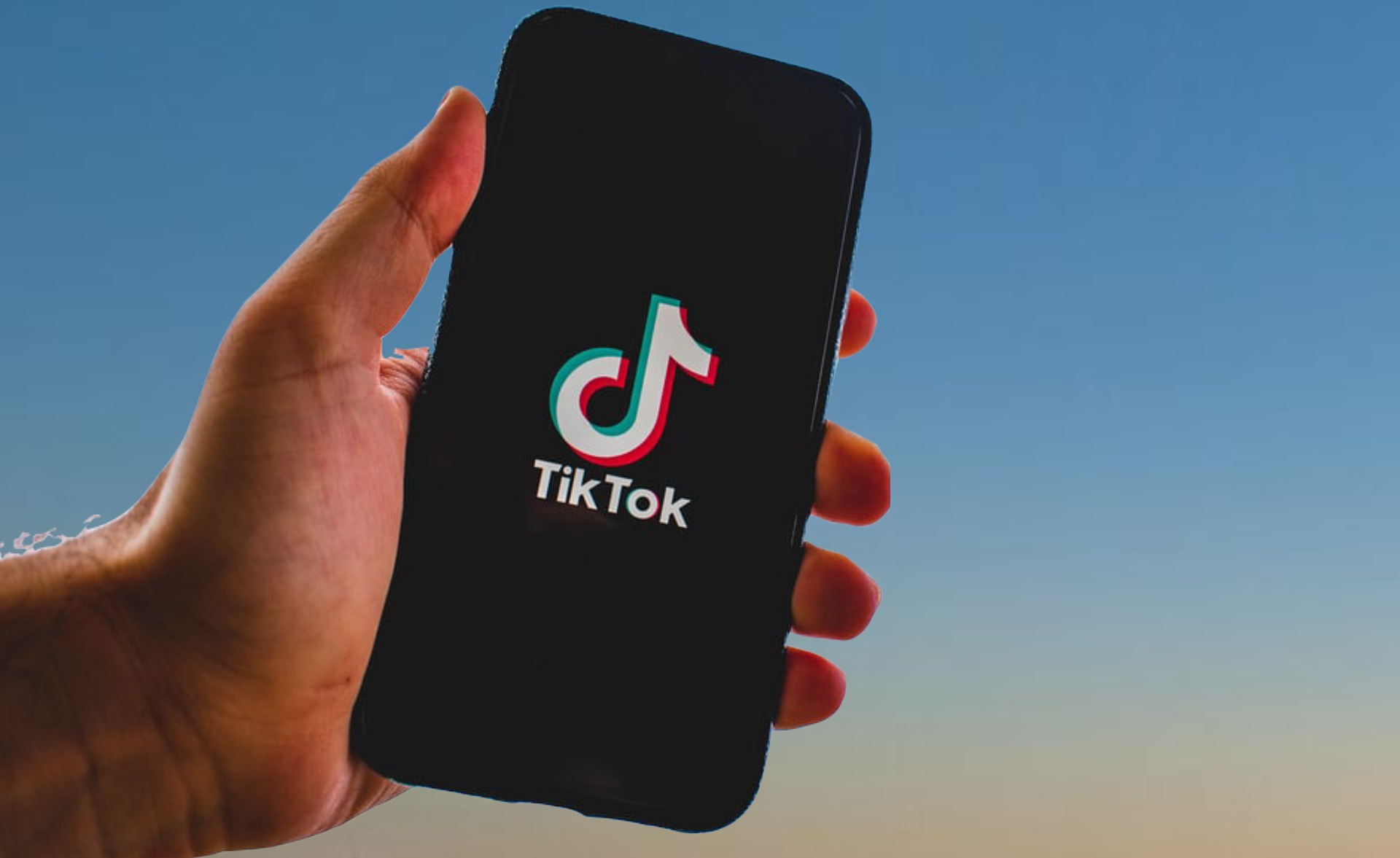 BBC Advises Staff to Remove TikTok from Corporate Devices